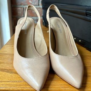Very comfortable size 6.5 heels in good condition